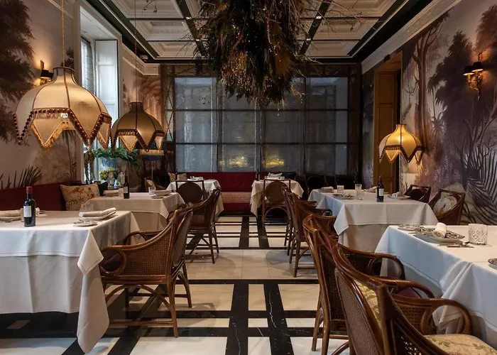 Casa Palacio Maria Luisa 호텔