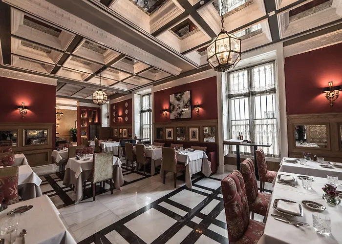 호텔 Casa Palacio Maria Luisa 5*